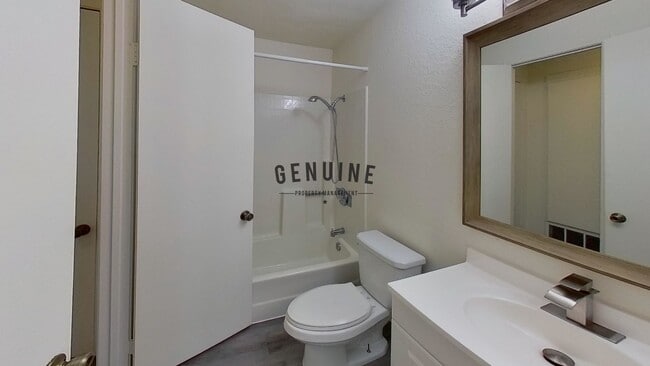 Building Photo - 2 Story 2Bd 2Ba Condo w/Vaulted Ceilings a...