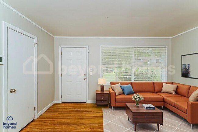 Building Photo - Discover this 3-bedroom, 1.5-bath home in Birmingham’s Spring Lake area!