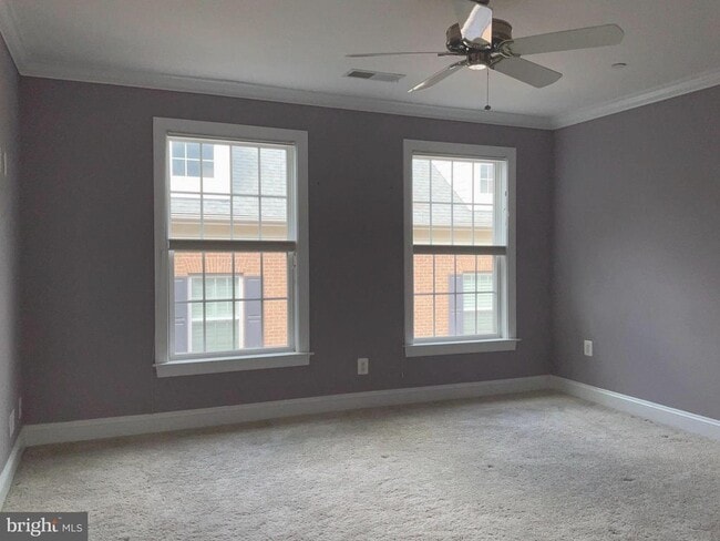 Building Photo - 3911 Chain Bridge Rd