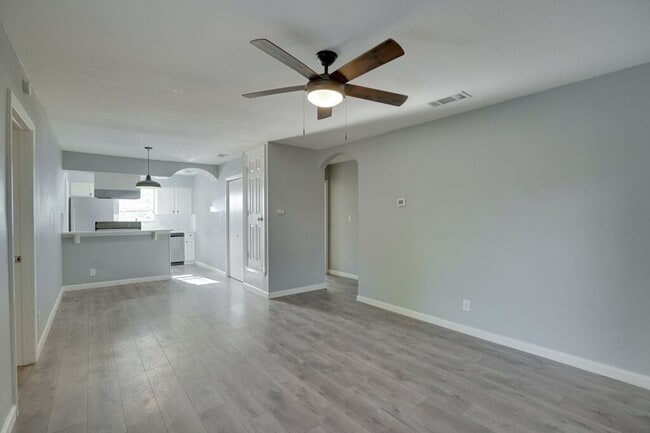Building Photo - 304 John N Garner Cir