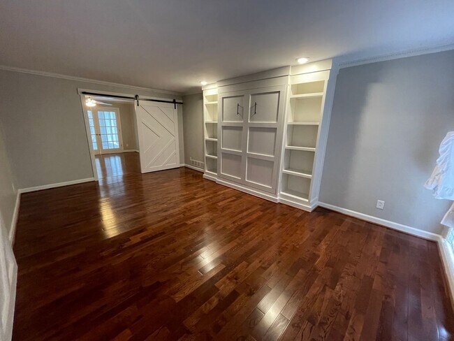 Building Photo - Executive Rental in Horseleg Creek- $3,295