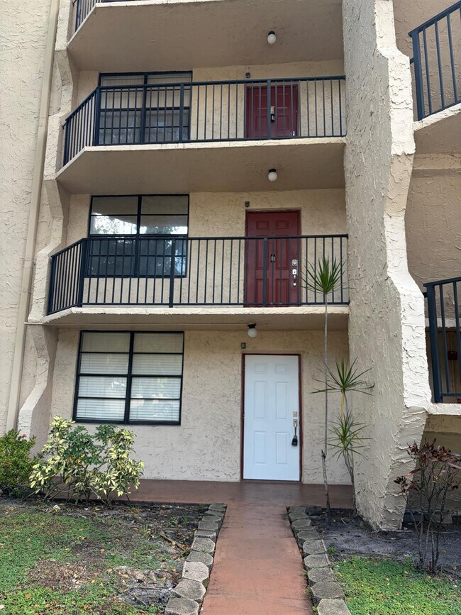 Building Photo - 3590 Blue Lake Dr