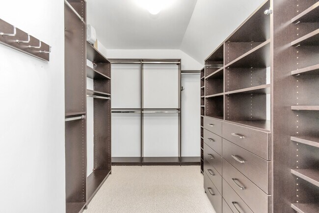 Building Photo - 2901 W Dallas St