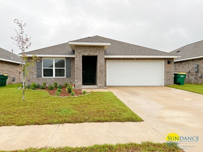 Building Photo - Stunning 4 Bedroom Home in Crestview!
