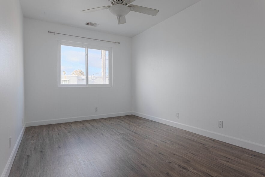 Building Photo - 4928 Narragansett Ave