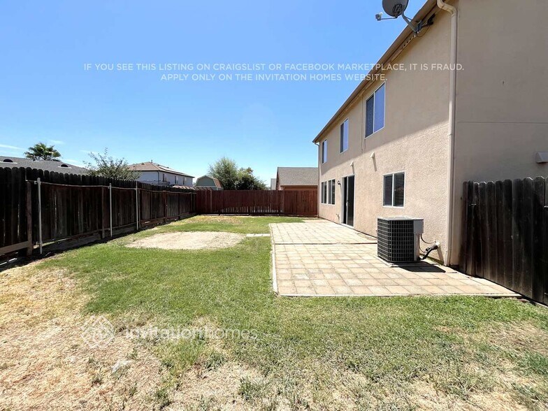 Building Photo - 3915 Eugene Dr