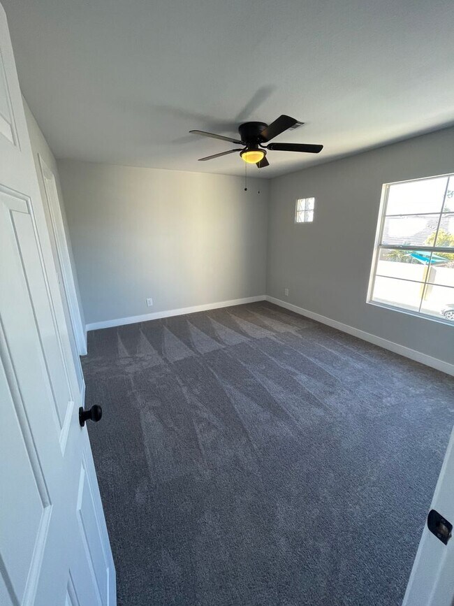 Building Photo - Beautiful 4 bedroom home located in the Sh...