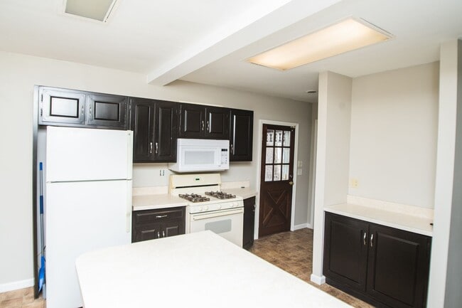 Building Photo - 3 bed 1.5 bath Downtown Valparaiso Home