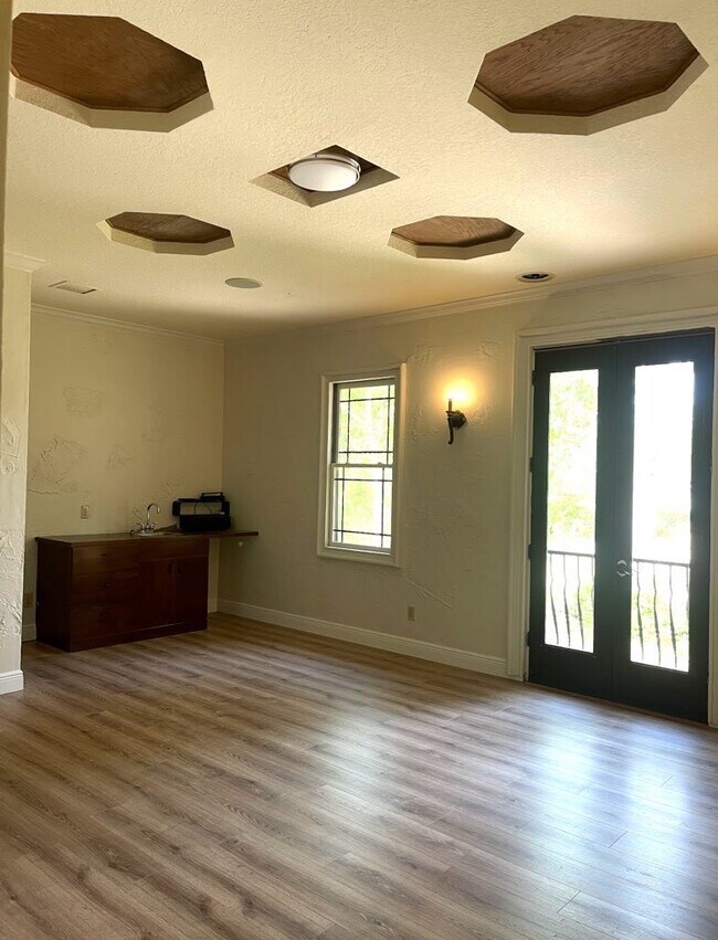 Building Photo - 406 Lillian Dr