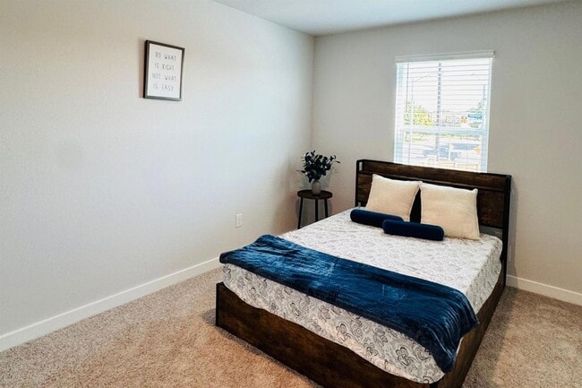 Building Photo - 5935 W Hausman Rd