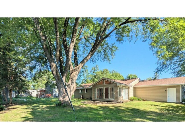 Building Photo - 6065 Oakwood Rd