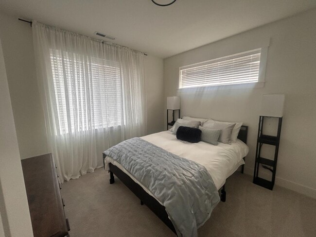 Building Photo - 307 Talons Dr