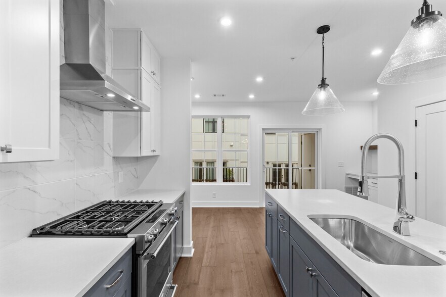 Building Photo - 201 New St