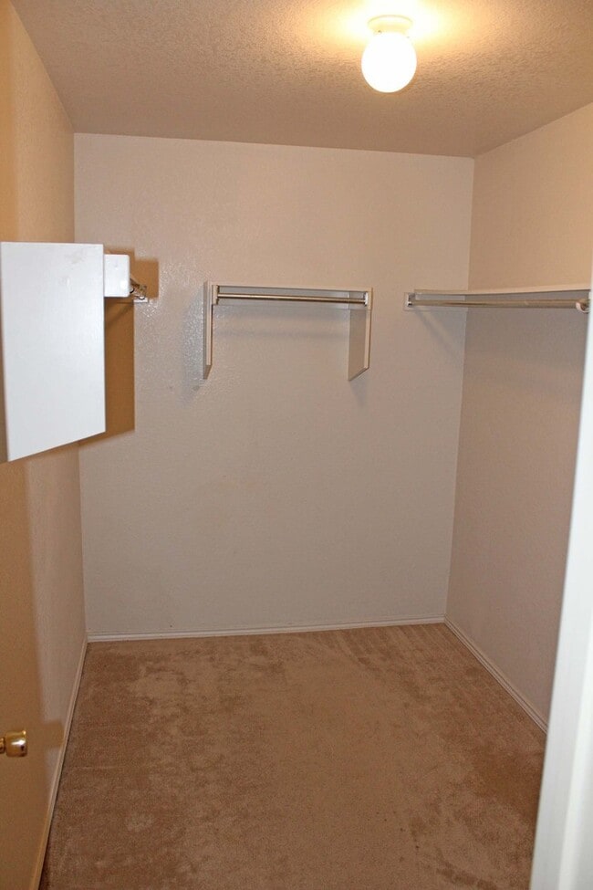 Building Photo - Lovely 3 BR 2 BA Home for Lease in Cross Oak Ranch Addition