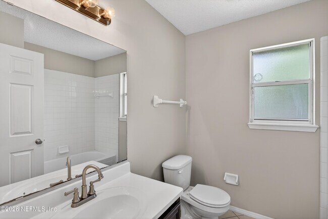 Building Photo - 3550 Sheldrake Dr