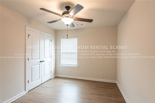 Building Photo - 142 N Broyles Ave