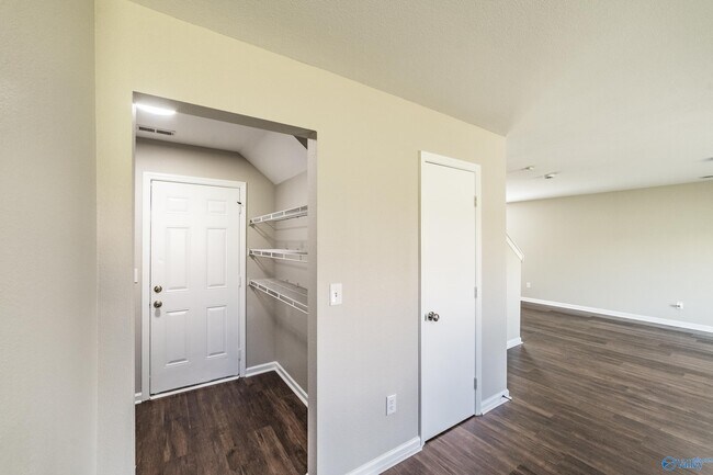 Building Photo - 217 Whitestone Dr NE