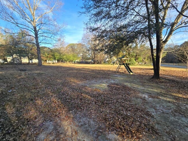 Building Photo - 2165 Rosebud Rd