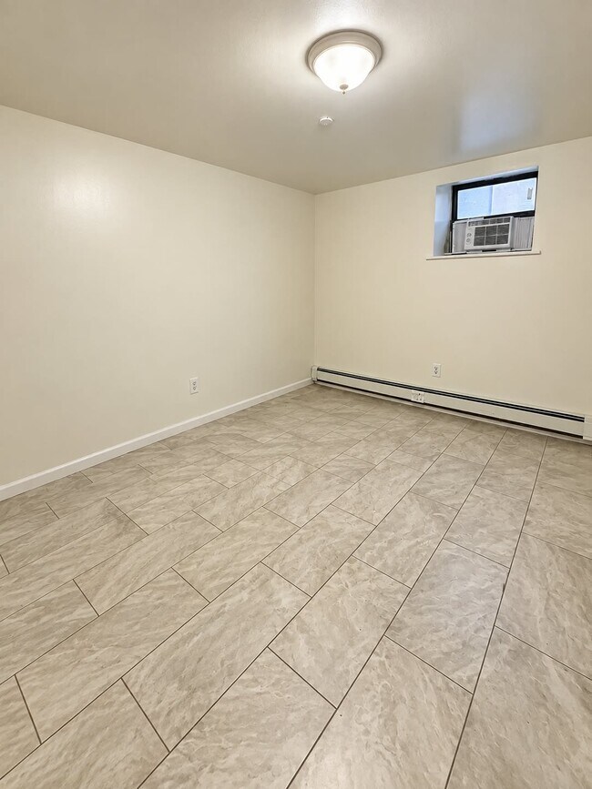 Building Photo - 19 Intervale Pl