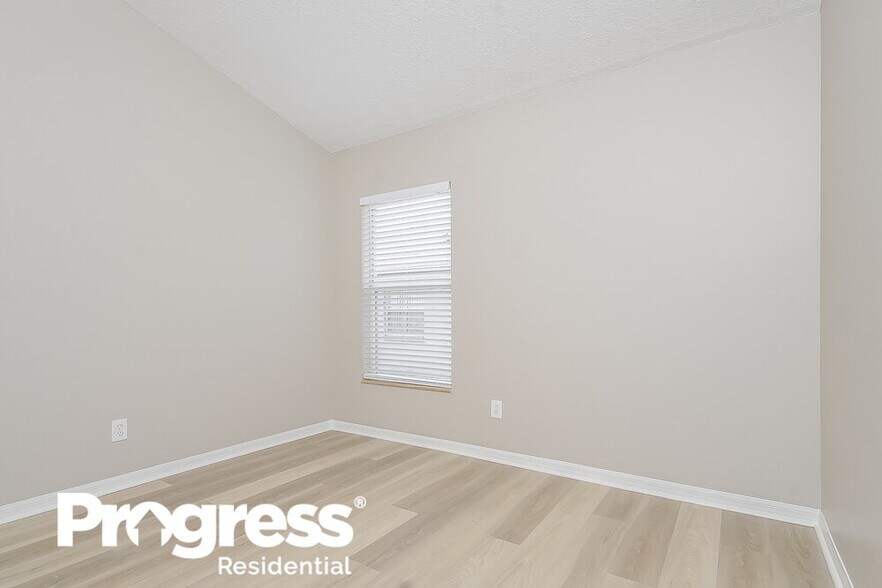 Building Photo - 1221 Barclay Wood Dr