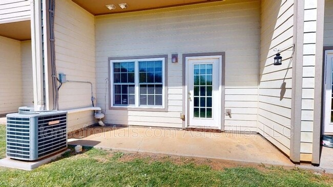 Building Photo - 19 Rotunda Cir
