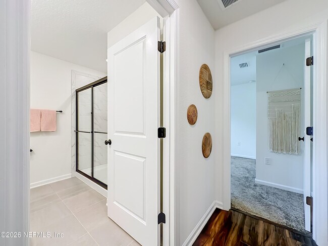 Building Photo - 826 Flach Dr
