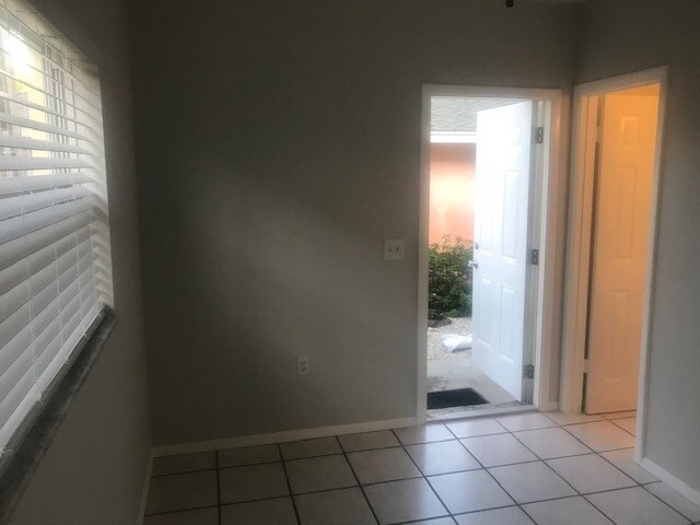 Building Photo - 404 Armada Rd S