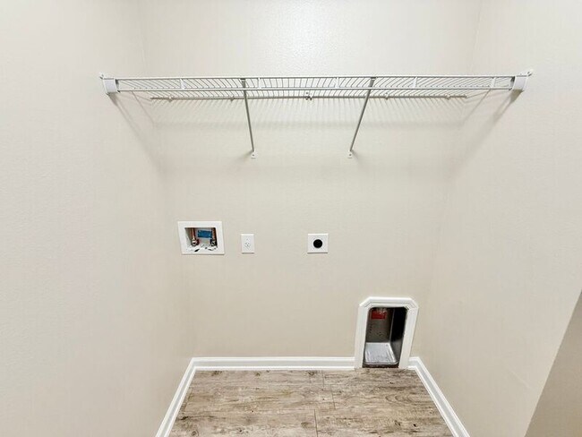 Building Photo - 5890 Bay Tree Court