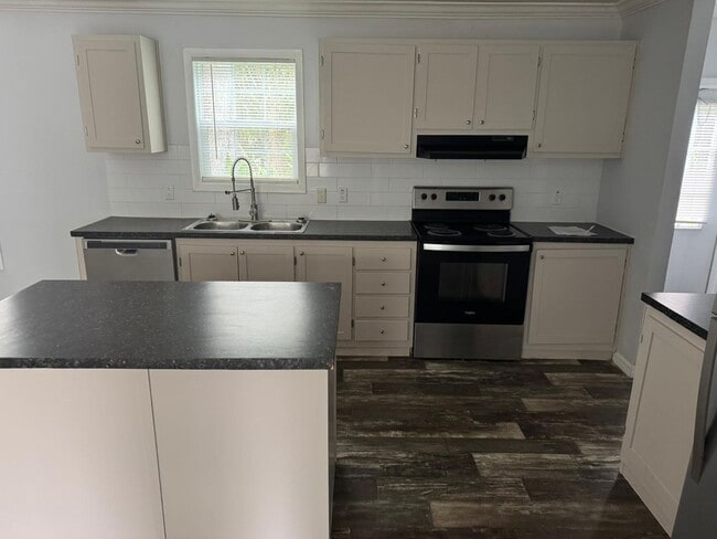 Building Photo - 3/2 Brooksville Available Now ! Apply for FREE TODAY!!