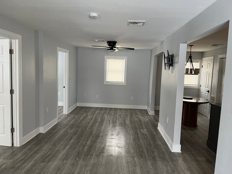 Building Photo - 2 New York Ave