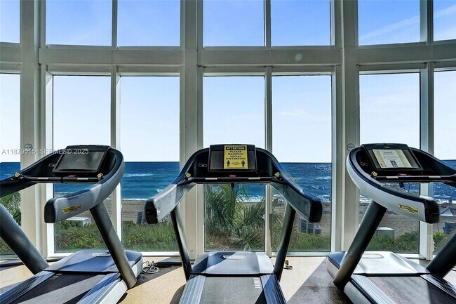 Building Photo - 16001 Collins Ave