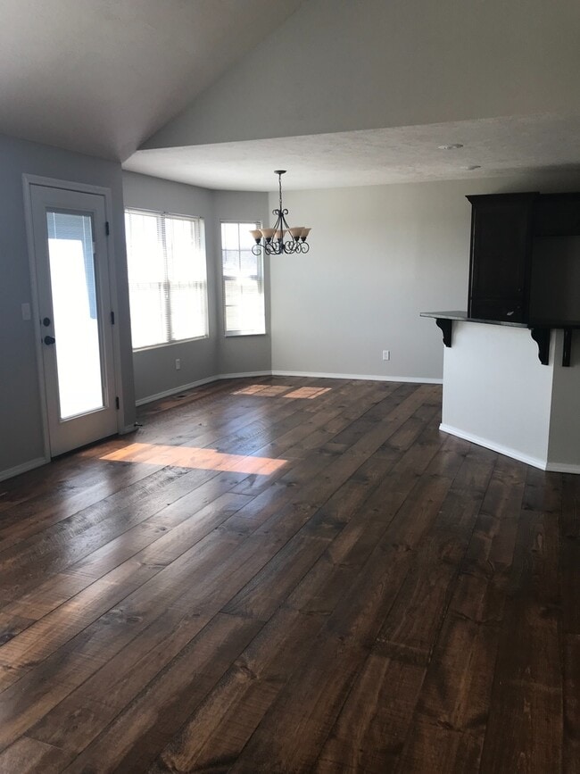 Building Photo - Beautiful 3-bedroom, 2-bath home in Republ...