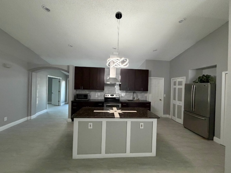 Building Photo - 1743 Laramie Cir