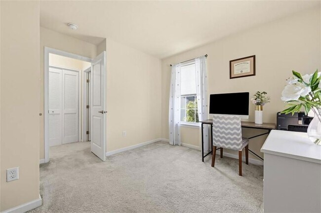 Building Photo - 601 Pointe View Dr