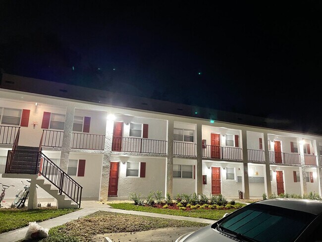 Interior Photo - 10120 NW 36 St Coral Springs, FL 33065