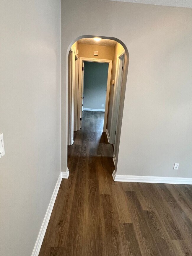 Building Photo - Updated home in Shively