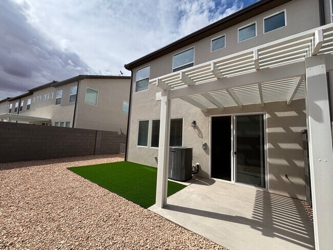 Building Photo - BRAND NEW TOWNHOME FOR RENT!
