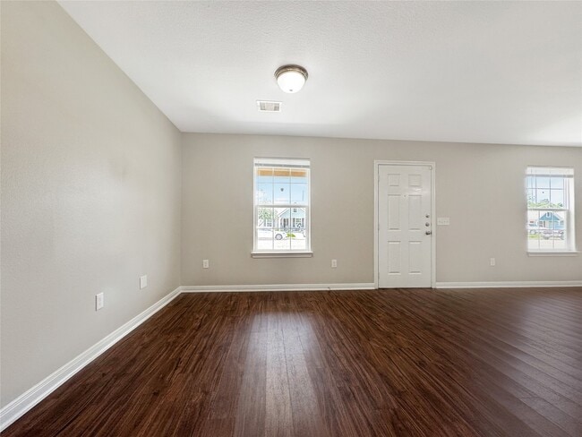 Building Photo - 7426 Blue Jay Dr