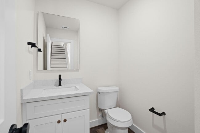Building Photo - 3905 B Pinemont Dr