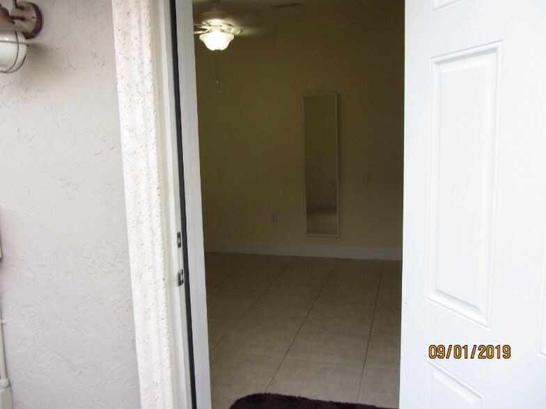 Building Photo - 10740 SW 142nd Ave