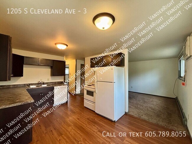 Building Photo - 1205 S Cleveland Ave