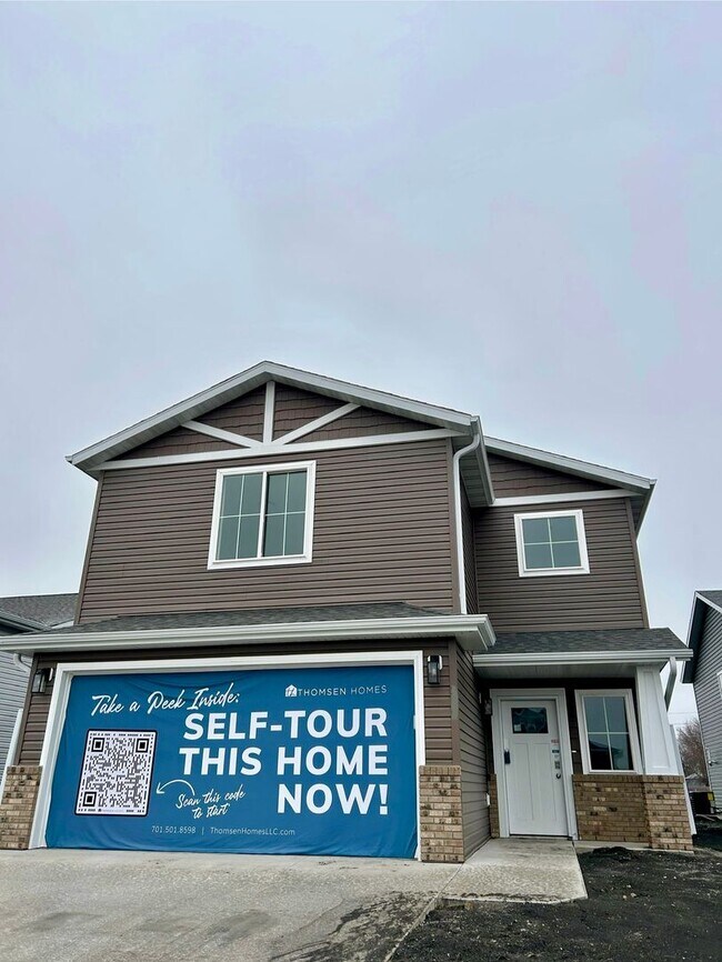 Building Photo - Spacious & Stylish 3-Bed Home with Modern Finishes and Attached 2-Stall Garage