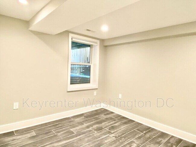 Building Photo - 1618 Gales St NE