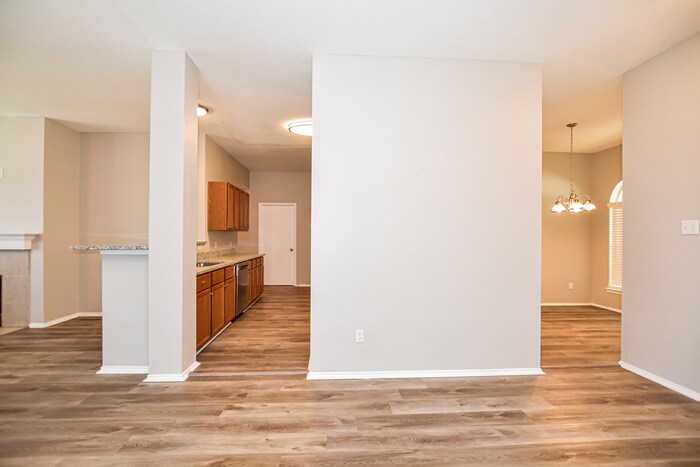 Building Photo - 513 Colt Dr