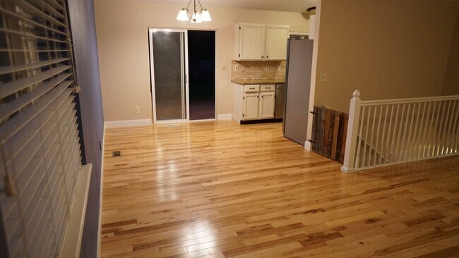 Building Photo - Bright 3 Bed, 2 Bath, Ranch-Style Home in South Fort Collins!