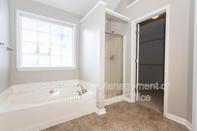 Building Photo - 3846 Kirkwood Run
