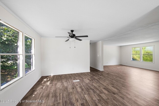 Building Photo - 720 Edgebrook Dr