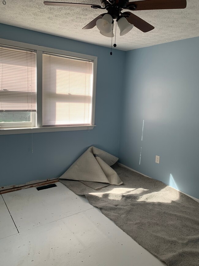 Building Photo - 179 Oak Hill Rd