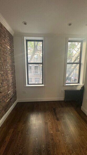 Building Photo - 7 Bleecker St