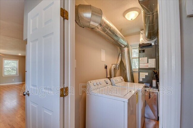 Building Photo - 1436 Spring Hill Terrace